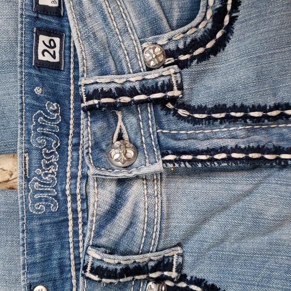 Miss Me Capri Boyfriend Jeans - Picture 7 of 7